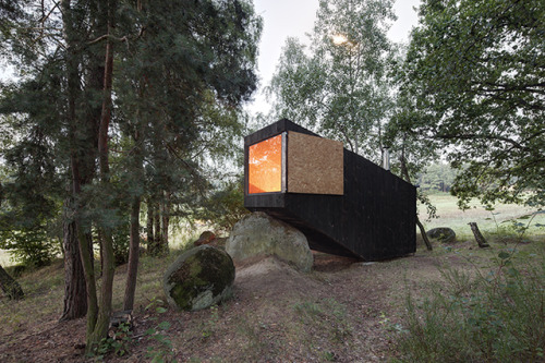 archatlas:Forest Retreat by Uhlik ArchitektiFor a moment,...