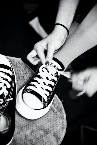 tying converse shoes