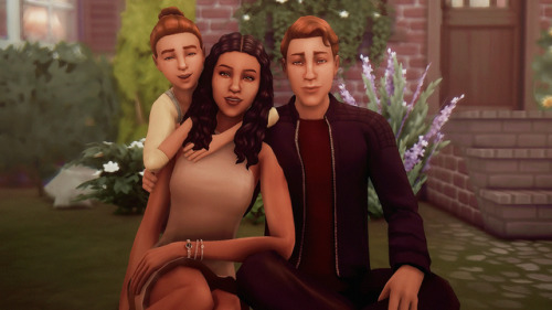 fuchsiateasims:A TS2 to TS4 Sim Dump - The Burb Family Why...