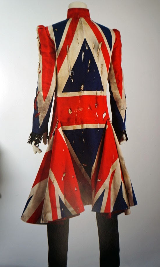 Long Live McQueen | ilovemcqueen: David Bowie’s Union Jack coat...