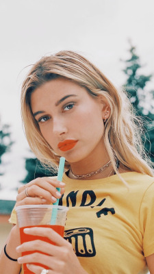 Hailey Baldwin Lockscreen Tumblr