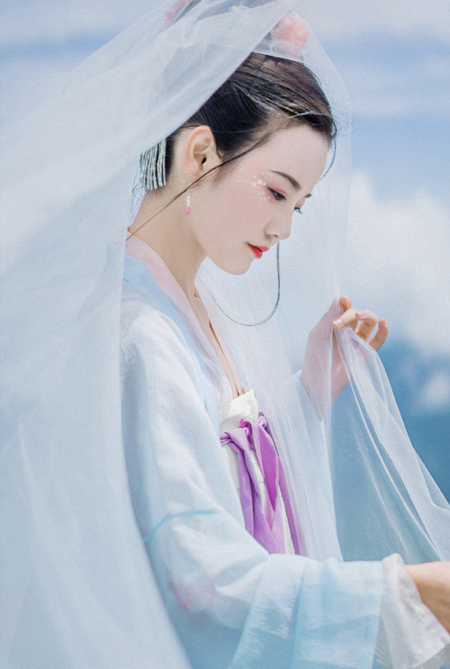 hanfugallery:Traditional Chinese hanfu by 二炫儿