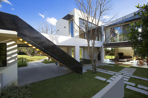 MENARI Residence / Ecostudio Architectsph: Anny Leiva