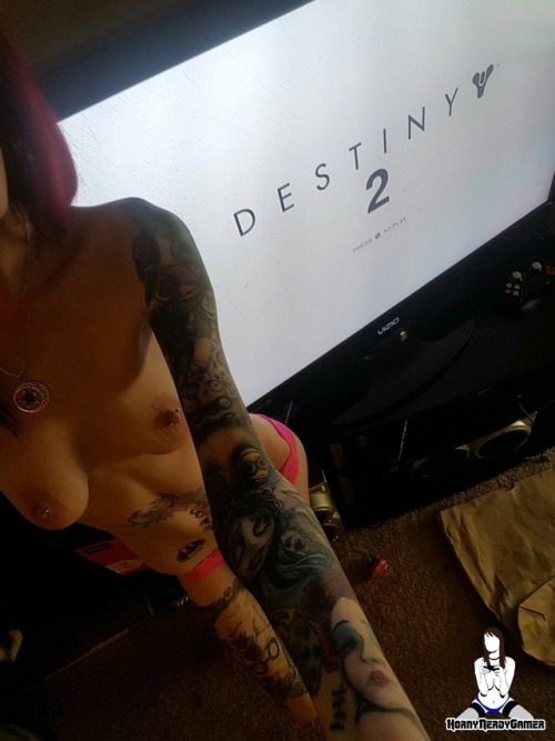 hornynerdygamerxxx:Back at it again with another awesome nerdy...