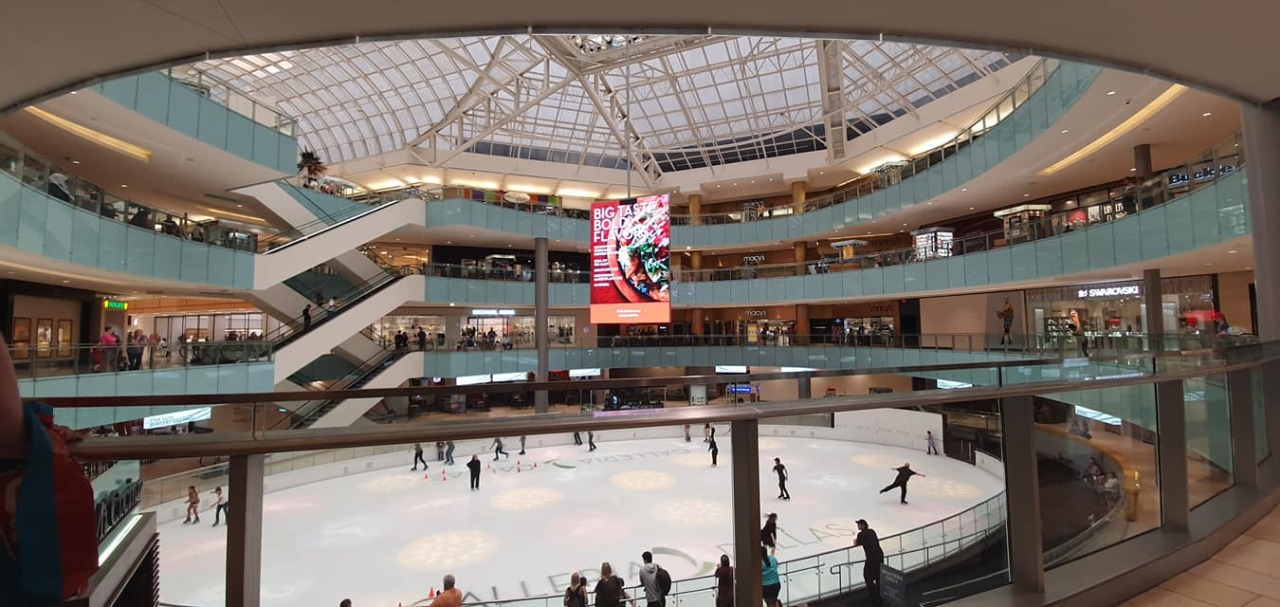 Ice Rink Inside A Mall? | Cw/Tw 9a743f5b488c71b6b1d23a032d1488d5a19707fd