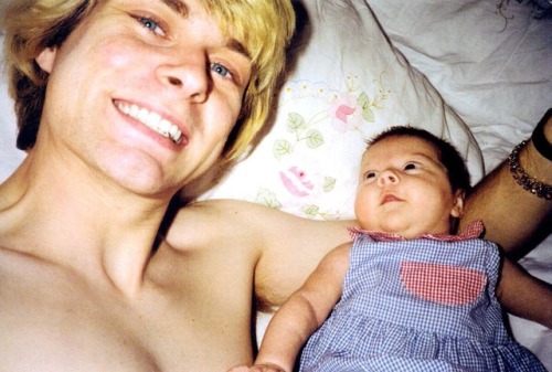 90sbluejeans:Kurt Cobain with his daughter (1992)