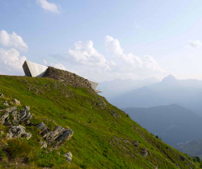 kateoplis:<br /><br />Zaha Hadid does it again: The Messner Mountain Museum