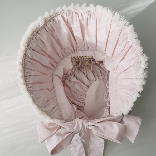 maijuline:August 2017My second handmade bonnet, pale pink and...