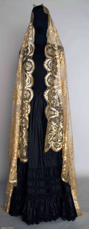 ephemeral-elegance:Embroidered and Drawnwork Lace Veil, ca. mid...