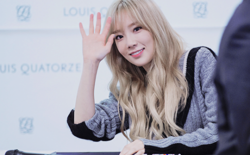 ot9s:151127 - taeyeon fansign 