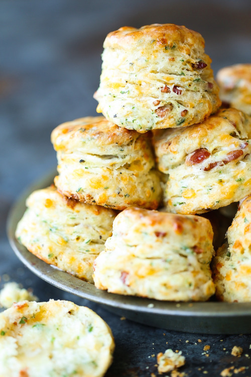 savorytoothgirl:BLACK PEPPER CHEDDAR BACON BISCUITS