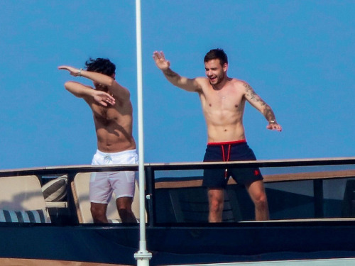 thedailypayne:Liam on a yacht with friends in Cannes, France -...