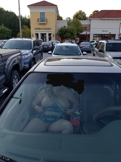 exposeyourtitties:Exposed titties and pussy today around town....