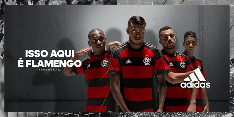 camiseta adidas blanca rayas negras