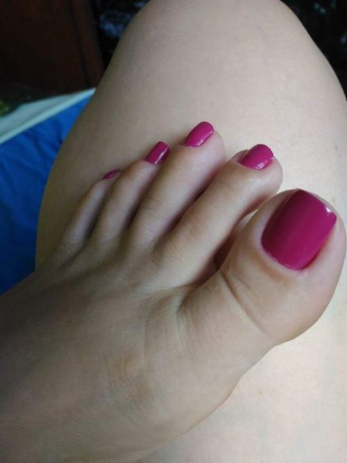 unbelievablefeet:Twitter Webfinds - Source: @Maturefootlover