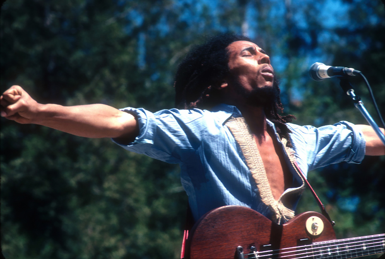 Amazing photos of Bob Marley and The Wailers live... worldwarXP
