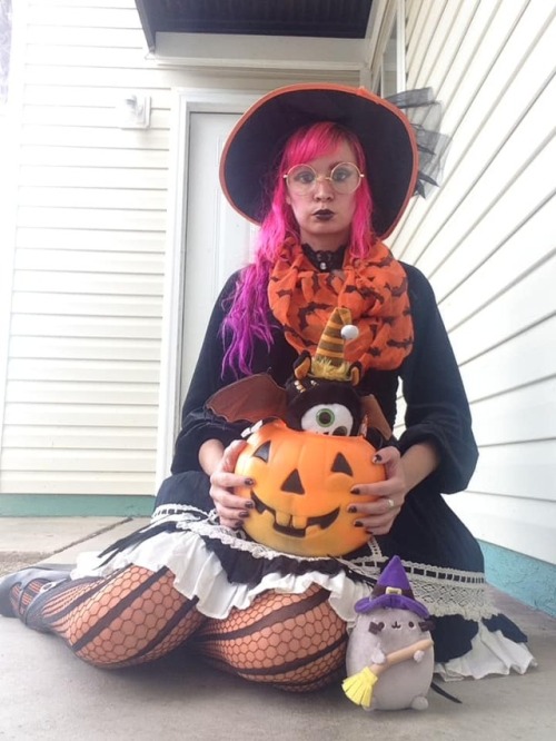 dollydollspookprincess:Happy First Day of Halloween!10/1/2018