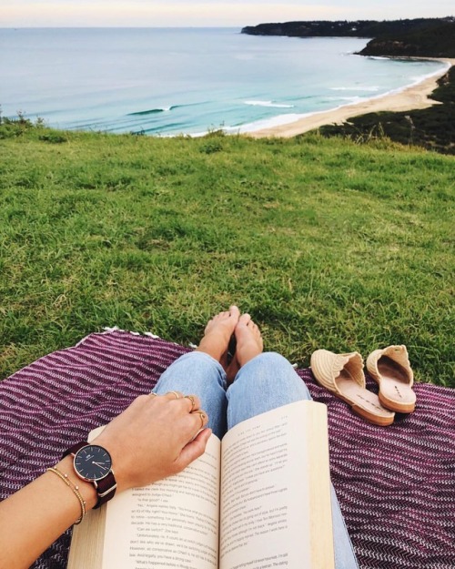 thesuncameouttoplay:Time to sit back and read a book in nature...