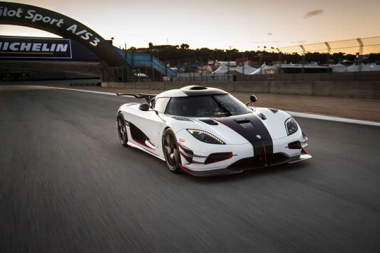 koenigsegg one1 2 Carro mais veloz do mundo