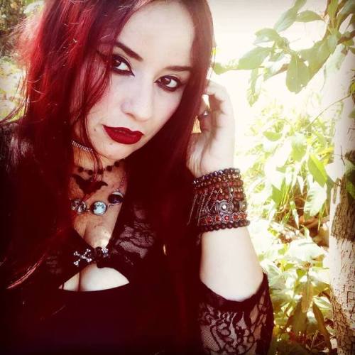 gothic hair ruivas metal girl chokers jewelry tumblr girl tumblr goth alternative girl makeup gothic girl