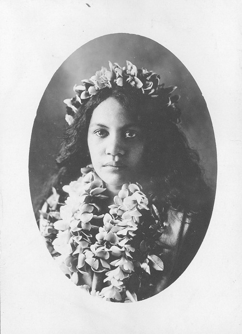 sopreme:Portrait of a Hawaiian woman. Circa 1900