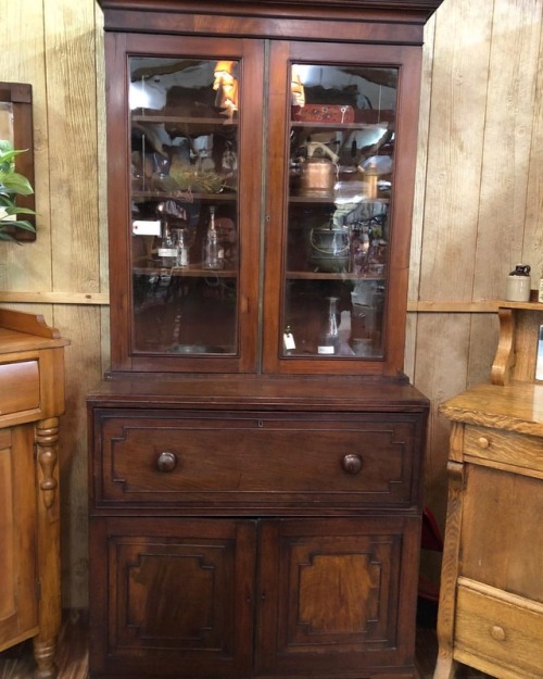 chattanoogamercantile:Look at this gorgeous piece!! It’s wood...