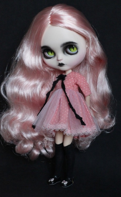 creepy blythe doll