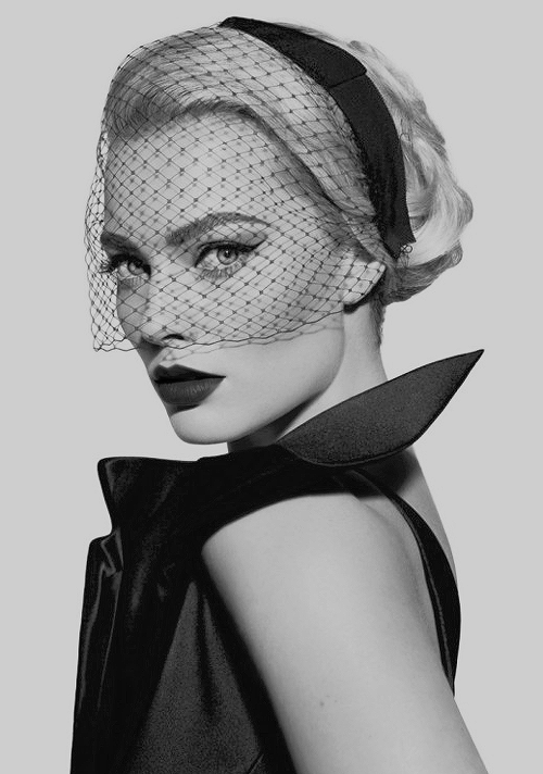 emmacharlottewatson:Margot Robbie photographed by Miguel...