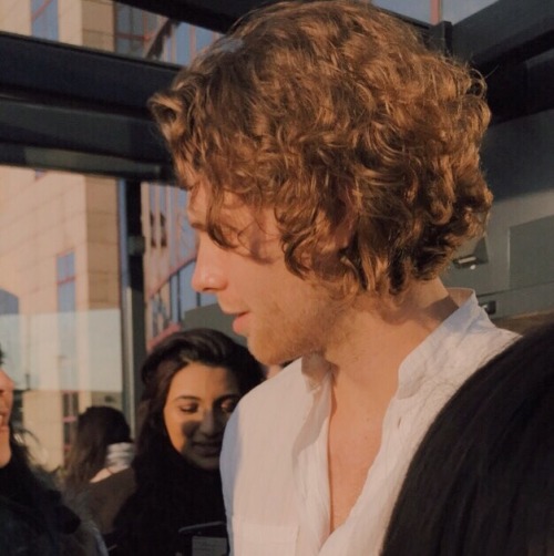 goldstarluke:luke + golden hour