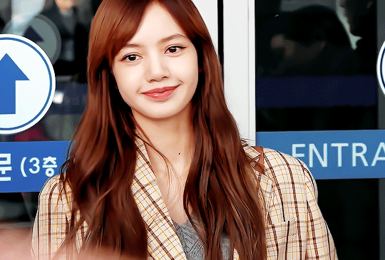 Shopping between girls (Lisoo ♡) B77e90d28344a424401a6fd5feaf36cd4c2a2136