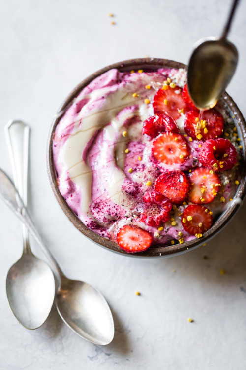 sweetoothgirl:hibiscus berry smoothie bowls {gluten-free,...