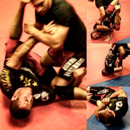 bjjbruises:Hook the leg, invert on your noggin to Kneebar...