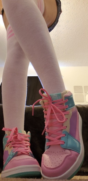 kawaiigiantess:Would you guys rather be under my shoe or inside...