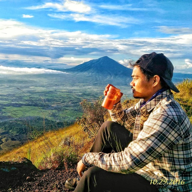 Abdi koMarudin  Rindu  naik  gunung  tapi malas angkat 