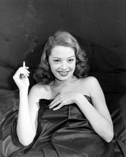 sweetheartsandcharacters:Smoking hot Jane Greer