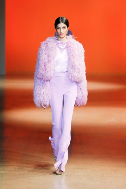 thegirlinthemiddlerunway