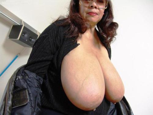 kdog412:Latina grandma….Marachi