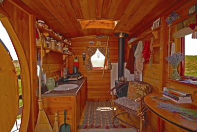 Loris Tiny Cabin