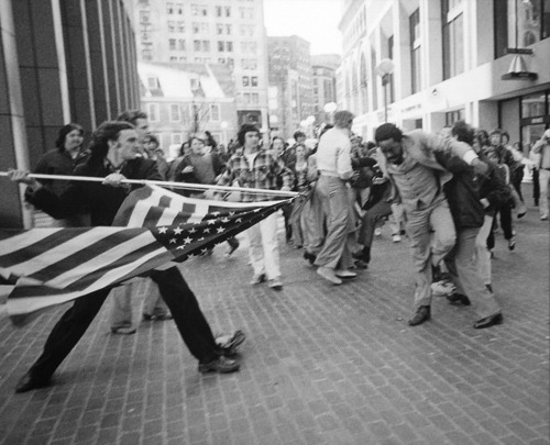 callingoutbigotry:
“
“ “ historicporn:
“ Man uses American flag to assault civil rights activist.
1976.
” ”
this is like something a political cartoonist would draw as a heavy-handed metaphor for race relations in the US
except it actually happened
”
