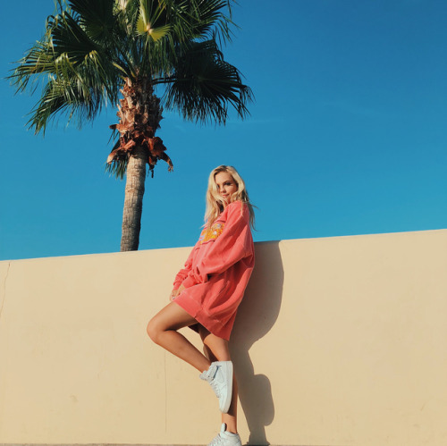 jordynonline:Jordyn Jones casual in Long Beach 