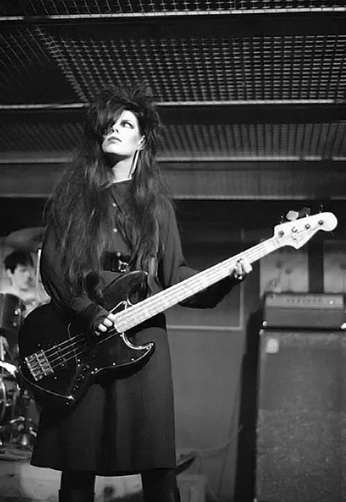 dark clothes sisters of mercy the damned patricia morrison goth girl girl bass player bass black and white