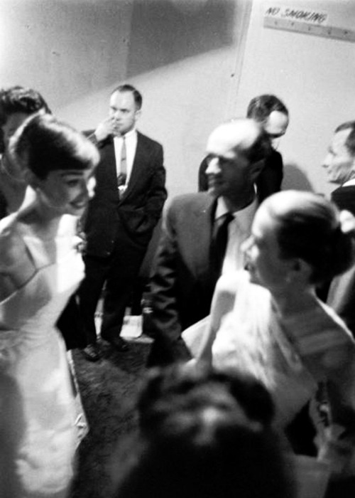 rareaudreyhepburn:Grace Kelly and Audrey Hepburn backstage at...