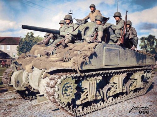 bmashina:American medium tank M4 Sherman from part of the 33rd...