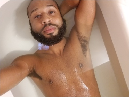 rjr118:Bath time selfies…..