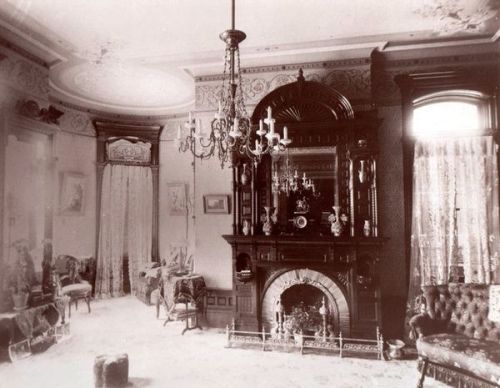 dreaming-of-the-1800s:The interior of victorian homes. Photos...