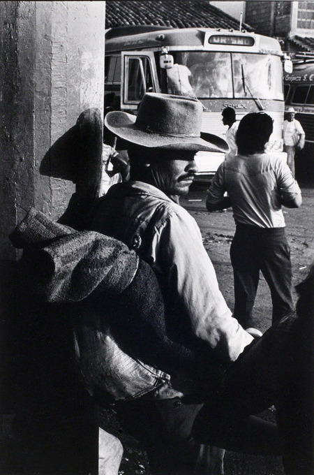 joeinct:Bus Stop, Tehuantepec, Oaxaca, Mexico, Photo by Danny...