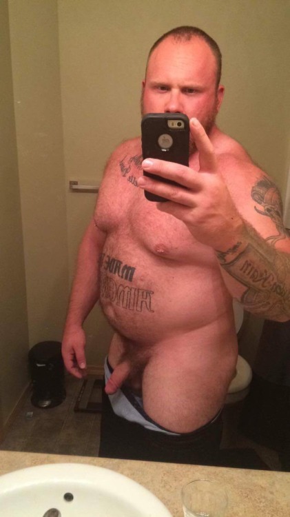 bostoncub22:paloer:Monster beefy daddy has a thick...