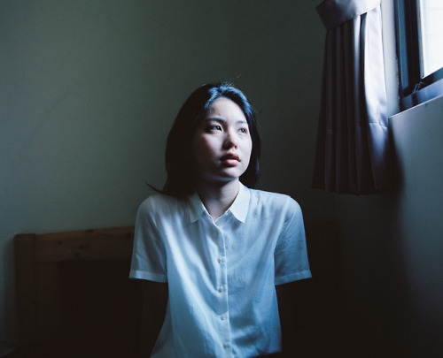 120 mamiya kodak portra 400 portrait girl woman light