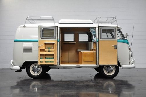 utwo:‘67 Volkswagen Westfalia Pop-Top© European...