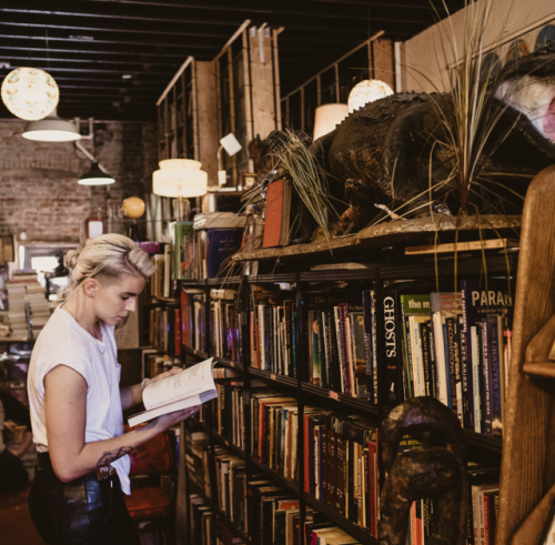 piccolocosmo:Lynn Gunn in a bookstore. You’re welcome.